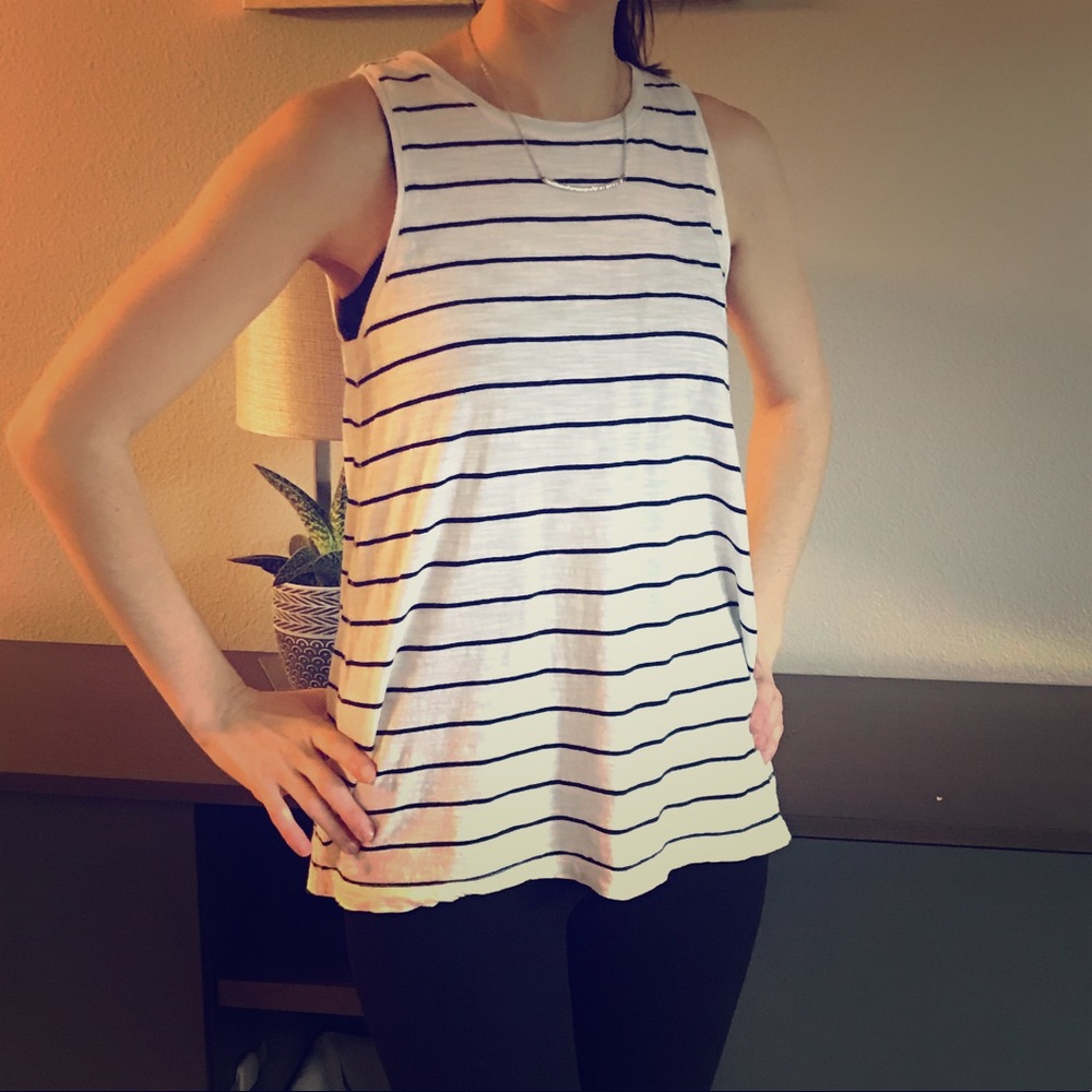 Great staple Banana Republic striped tee sz Small